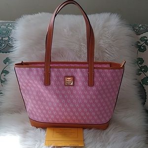 🆕Dooney&Bourke Charleston signature tote bag💗